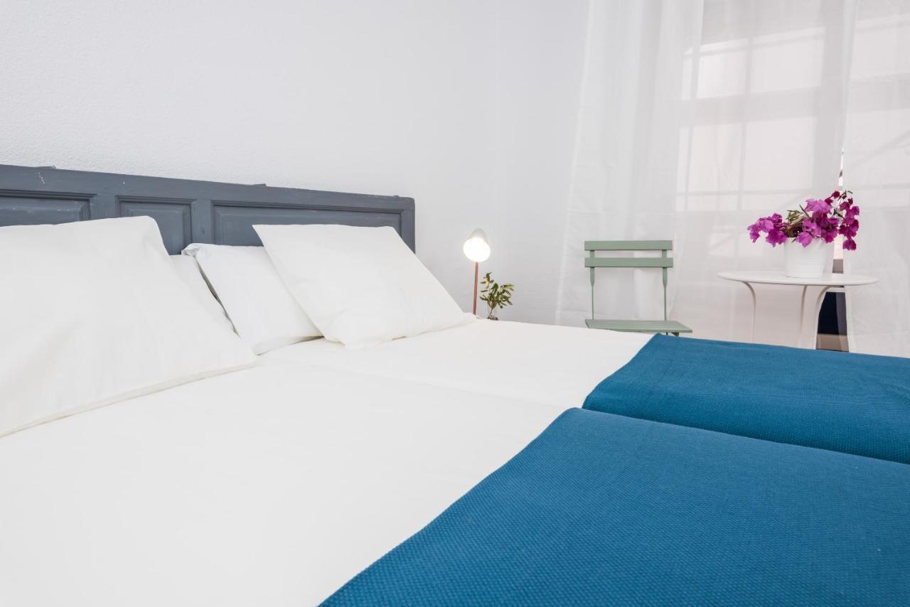 Apartamentos Paseo De La Farola Malaga Luaran gambar