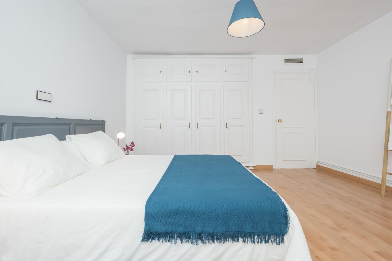 Apartamentos Paseo De La Farola Malaga Luaran gambar