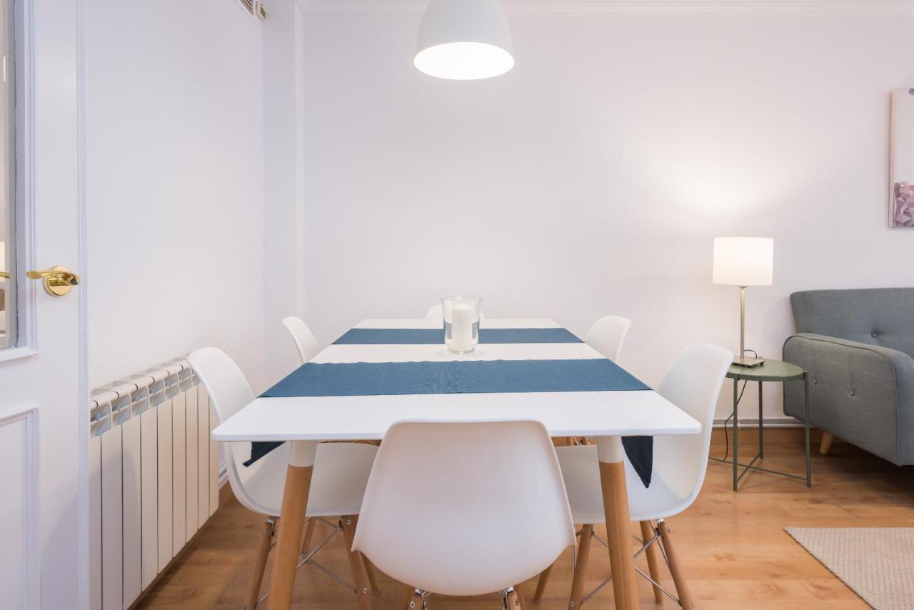 Apartamentos Paseo De La Farola Malaga Luaran gambar