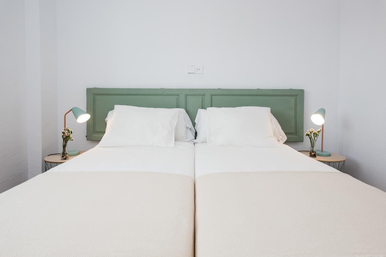 Apartamentos Paseo De La Farola Malaga Luaran gambar
