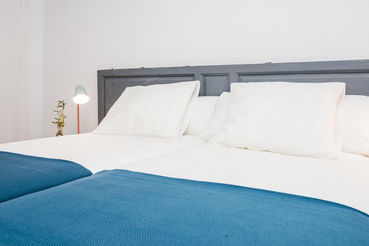 Apartamentos Paseo De La Farola Malaga Luaran gambar
