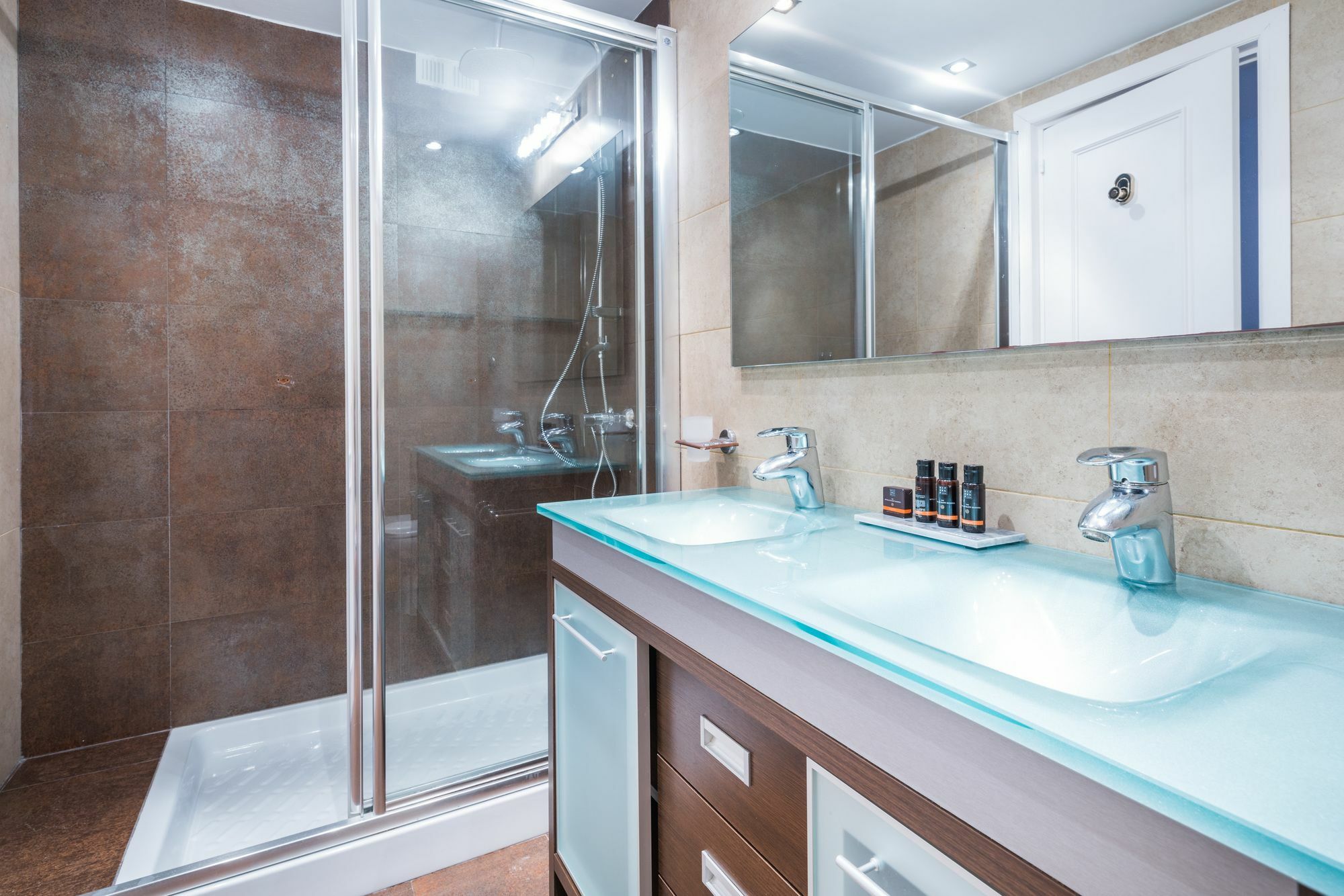 Apartamentos Paseo De La Farola Malaga Luaran gambar