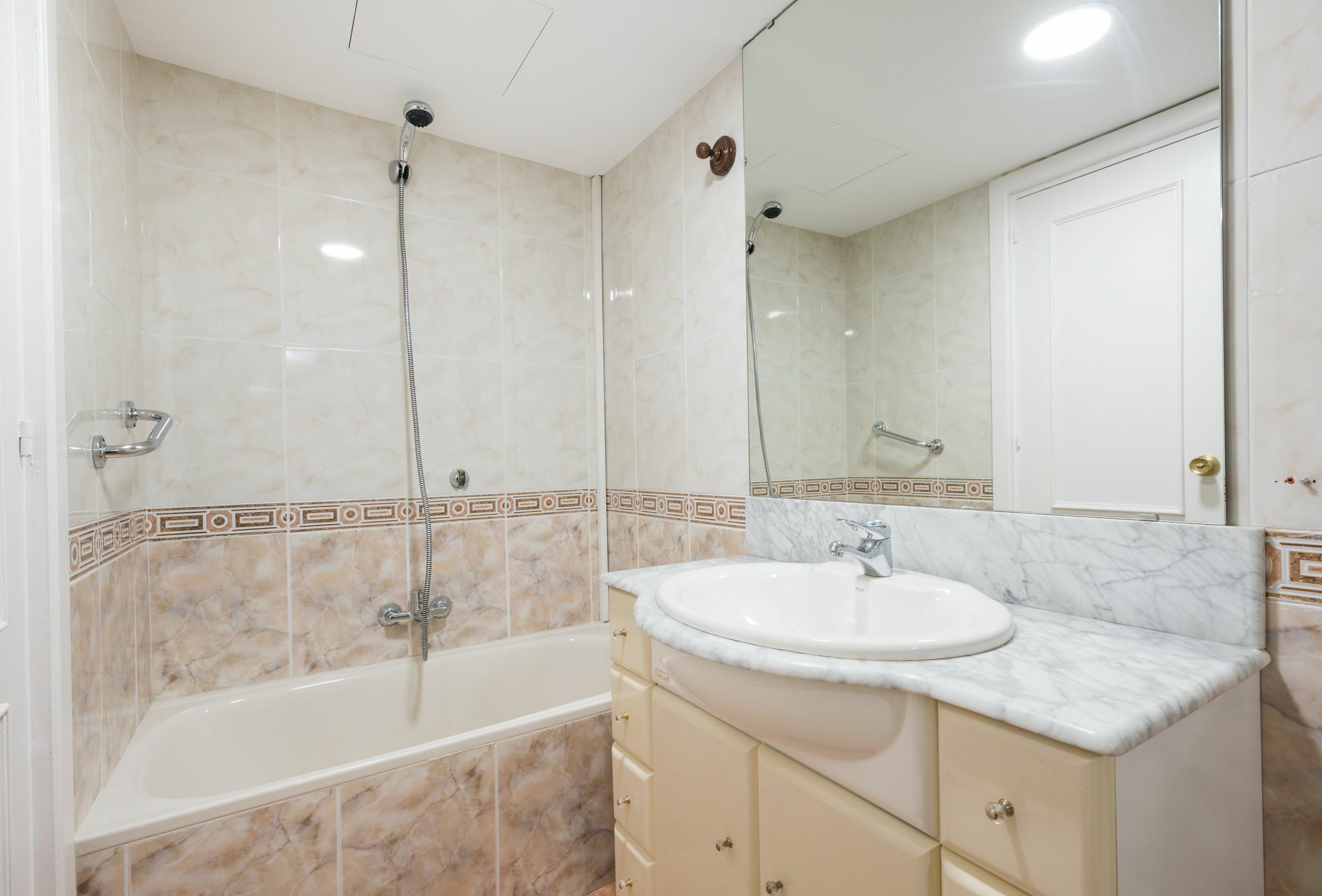 Apartamentos Paseo De La Farola Malaga Luaran gambar