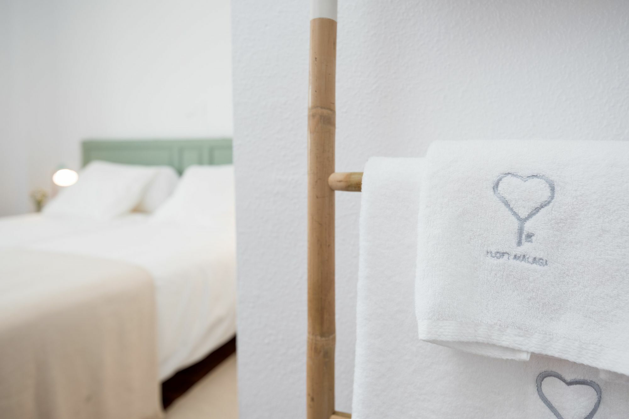 Apartamentos Paseo De La Farola Malaga Luaran gambar